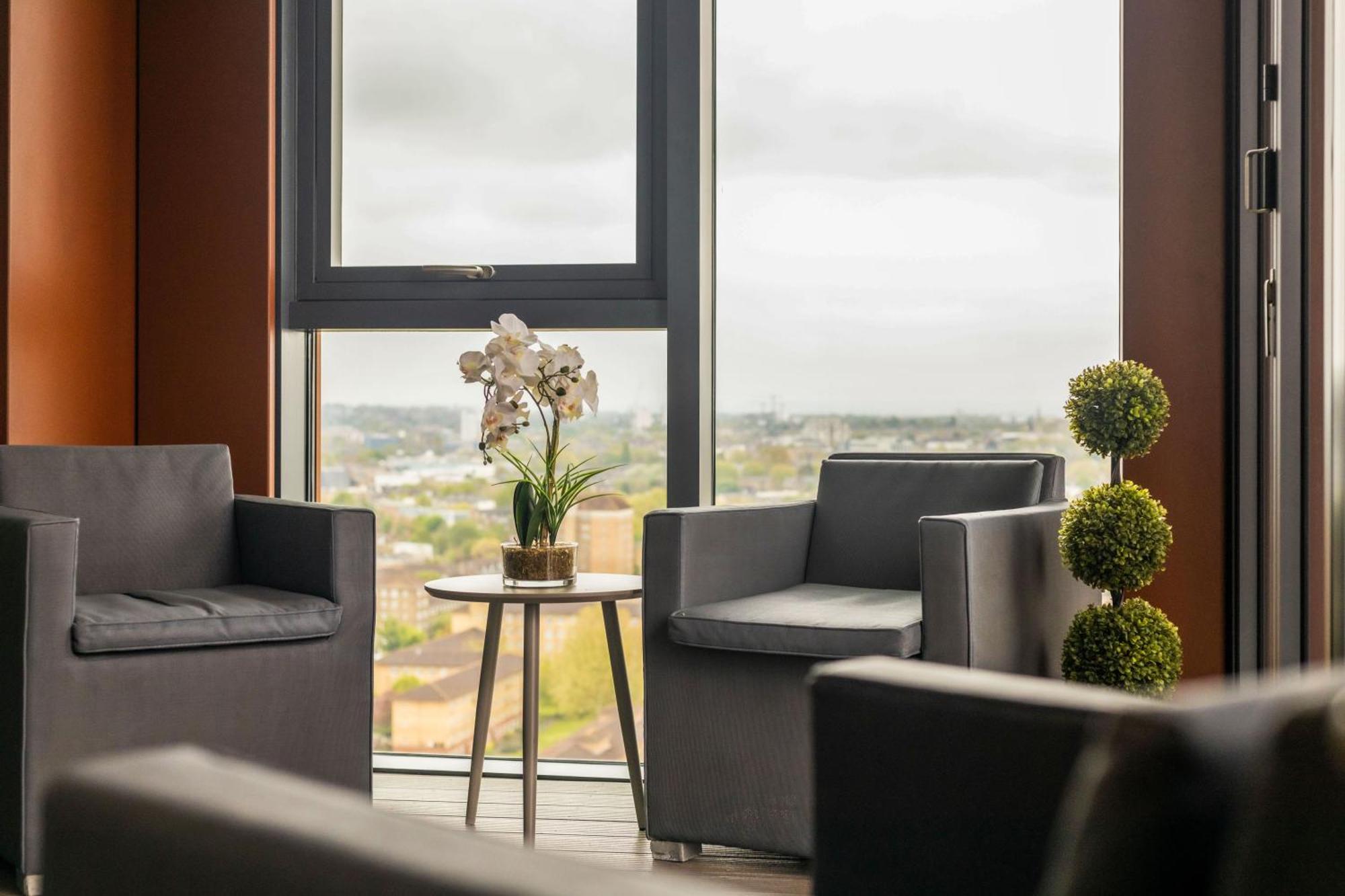 Stunning 360º View Luxurious Penthouse Apartment London Exterior photo