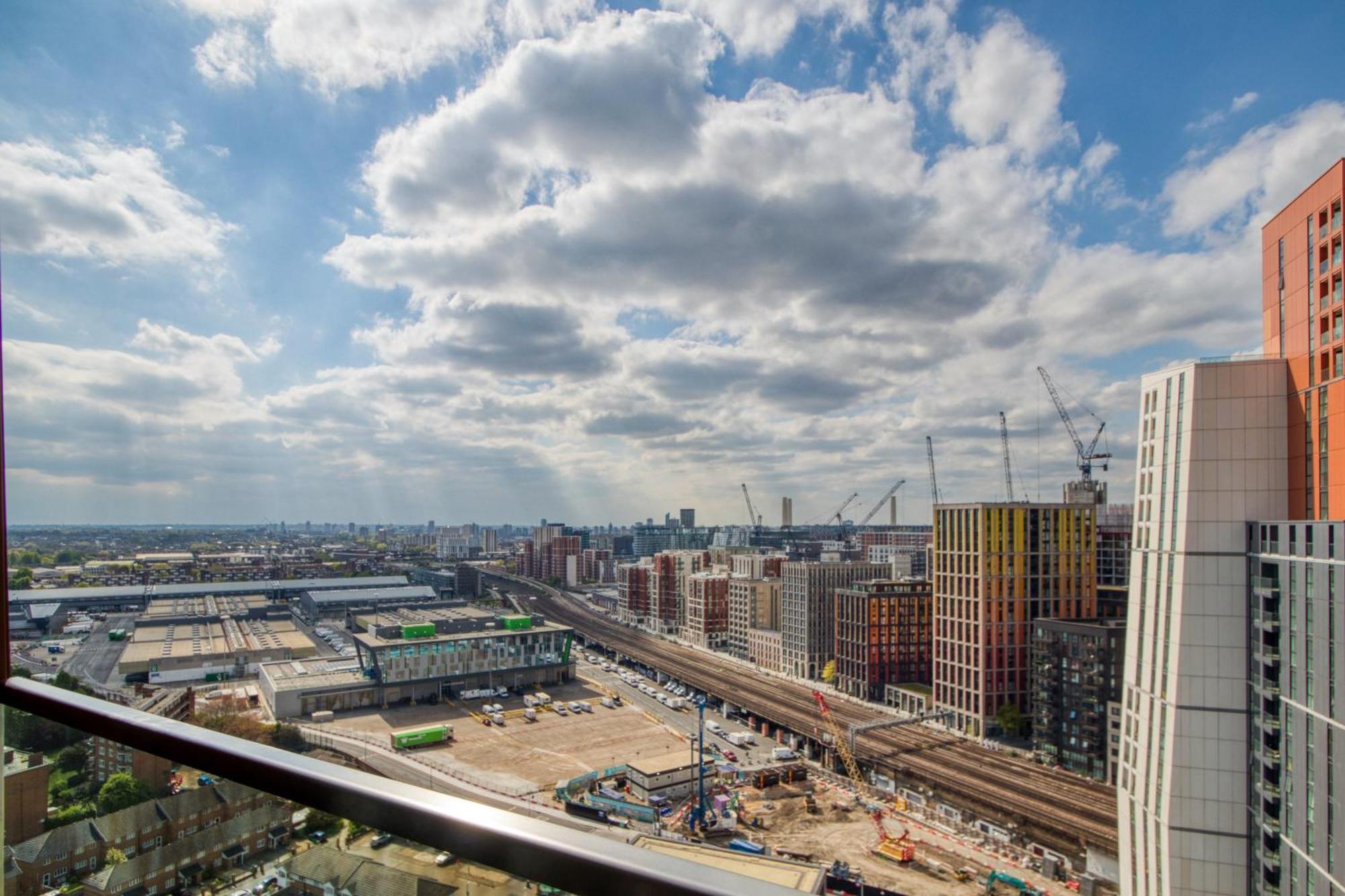 Stunning 360º View Luxurious Penthouse Apartment London Exterior photo